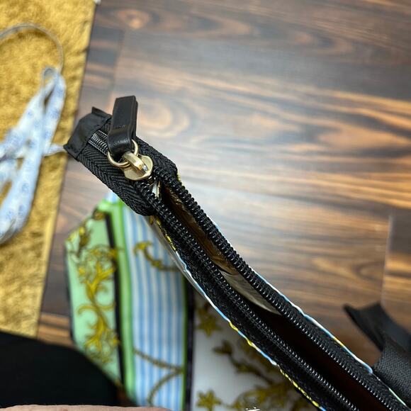 NWOT Victoria’s Secret Insulated Tote Bag & Sequence Make-Up Bag - Picture 4 of 16